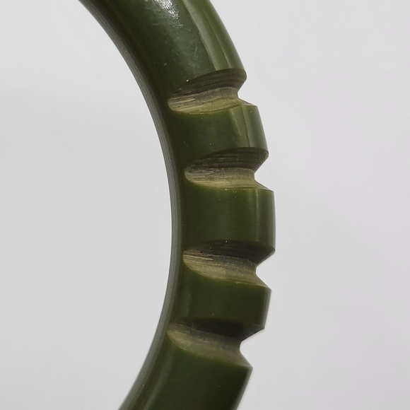 VTG Bakelite Carved Bangle Bracelet | "Spinach" Green | Simichrome Tested - Picture 7 of 8